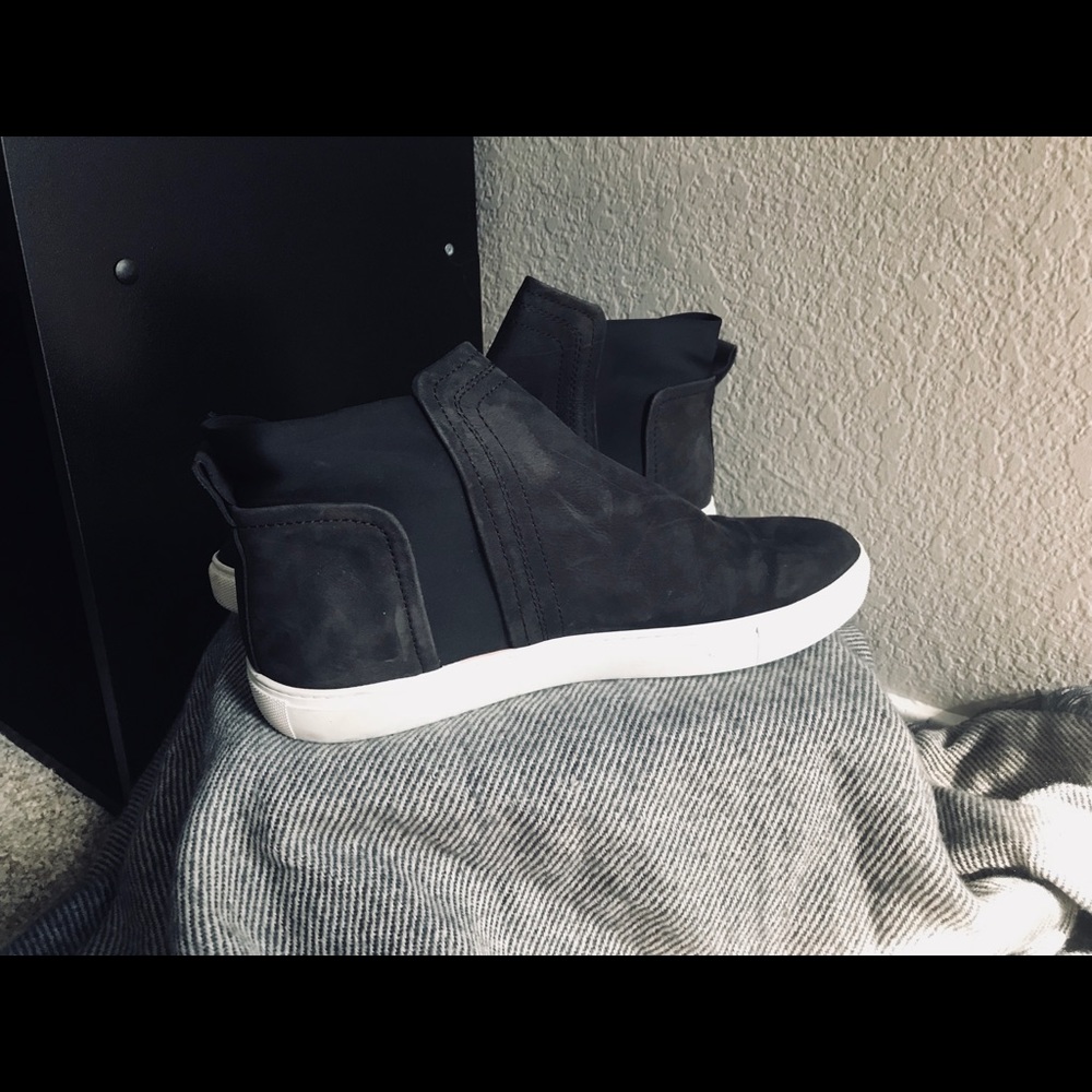 Kenneth Cole black short bootie